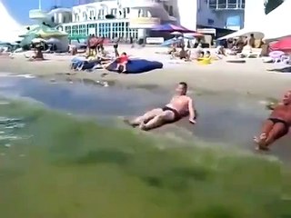 Мужик первый раз на море