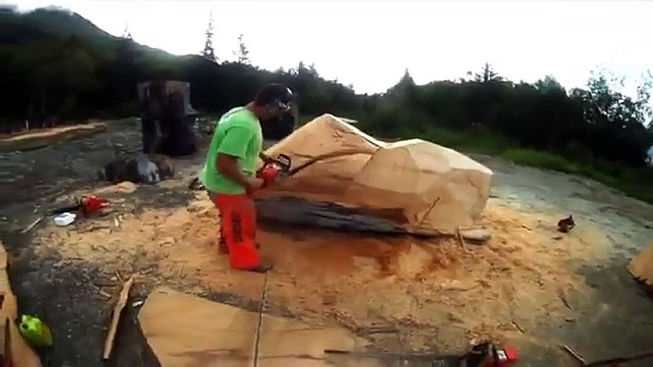 На что способен человек с бензопилой