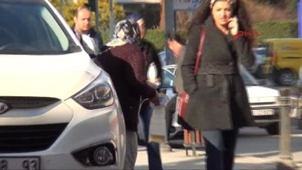 Adana Kola Dolu Sonda Torbasıyla Dilenen Kadın Yine Ortaya Çıktı