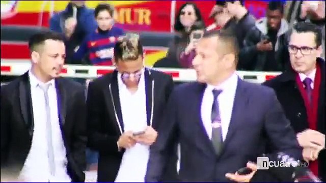 El paseillo de Neymar hasta llegar al juzgado_ selfies, autógrafos y guiños a los aficionados