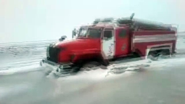 Машины вмёрзли в Аральское море Aral Sea Machinery frozen at sea