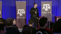 Elon Musk talks up electric plane at hyperloop event