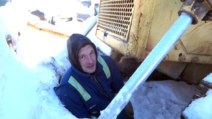 Démarrer un engin piégé dans la neige en mode russe : on y met le feu