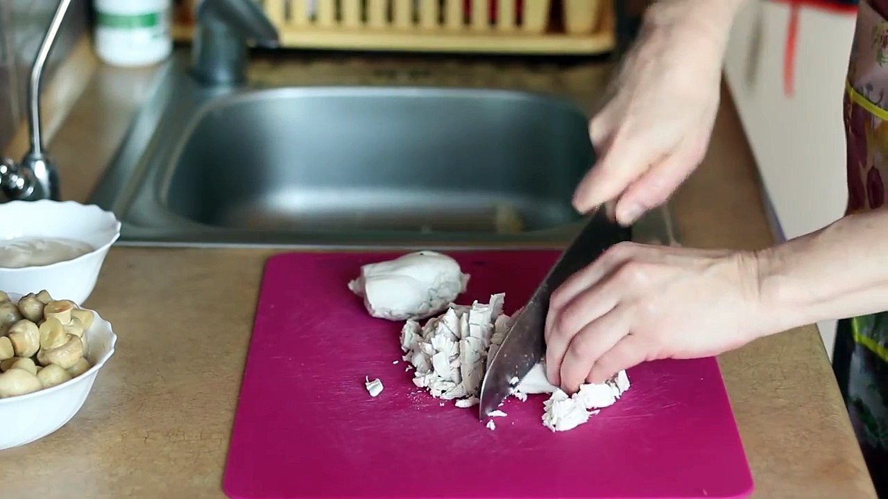 Салат с курицей и грибами (маринованными шампиньонами)