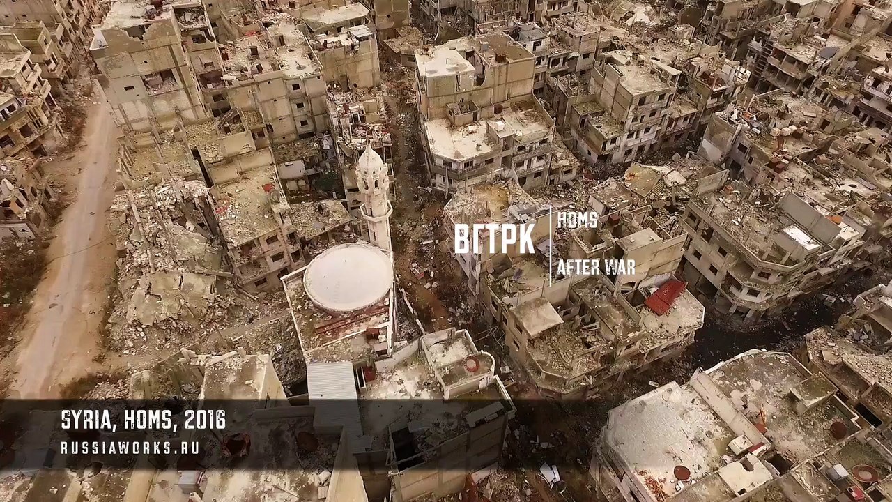 Syrie : un drone filme la ville de Homs dévastée