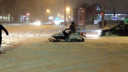 Жители Ростова-на-Дону пересели на снегоходы
