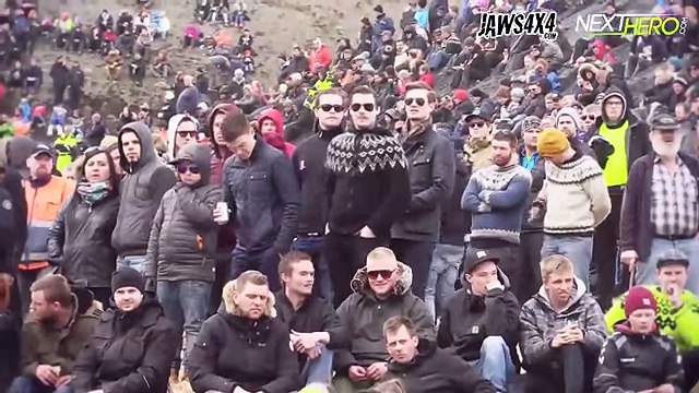 Машины, мотоциклы, снегоходы гоняют по воде как по суше