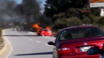 Bodrum Yanan Otomobilin Kadın Sürücüsü Son Anda Canını Kurtardı