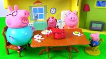 Peppa Pig George e Família no TORNEIO DE PUM REAL! Novelinha da Peppa Em Português