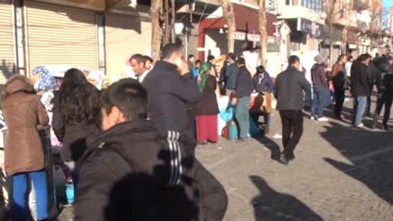 Sur'da Vatandaşların İlçeyi Terk Edişi Sürüyor