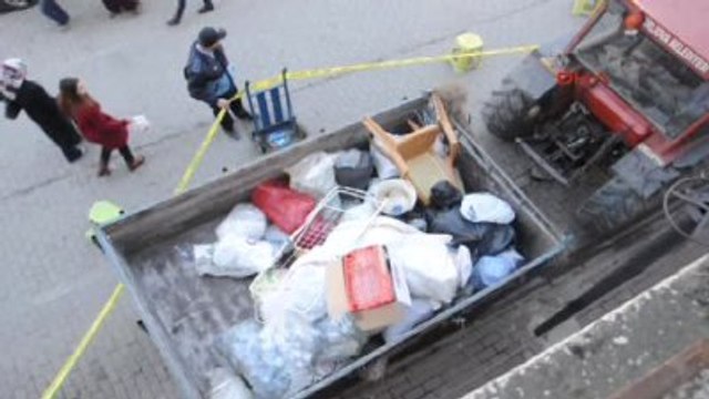 İncirliova Evinden 4 Traktör Römorku Dolusu Çöp Çıktı