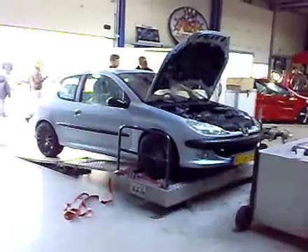 206 gti op de testbank bij RH customshop.
