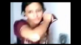 Cute Girl Kapray Change Krtay Huway Video-Top Funny Video leaked