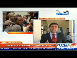 “Voten a conciencia”: candidato Daniel Scioli al acercarse a las urnas en Argentina