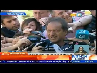 “Voten a conciencia”: candidato Daniel Scioli al acercarse a las urnas en Argentina