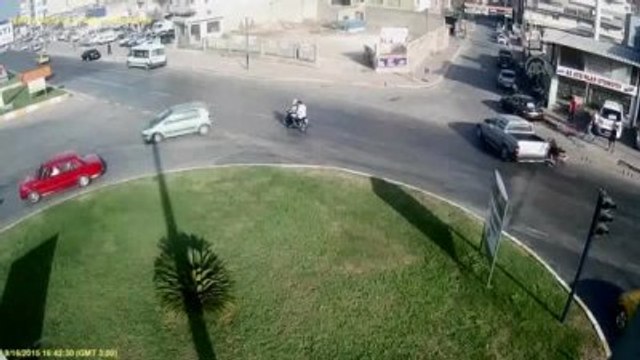 Trafik Kazaları Kameralara Yansıdı