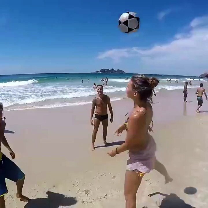 This Dog Is A Good Footballer - Amazing Dog