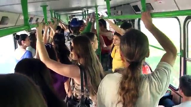 Выйду ночью в поле с конем поют в автобусе. Класс! Все смотрим