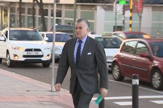 Bárcenas dice que en los discos había recibís irregulares