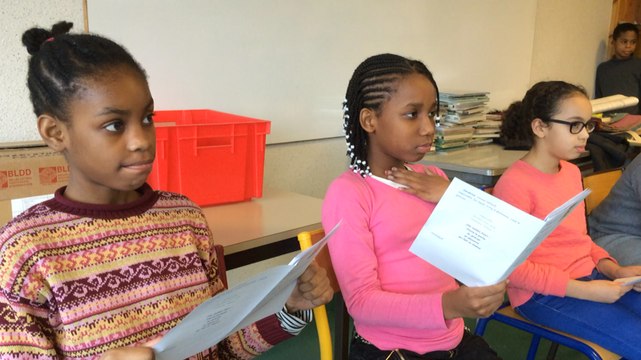 Des CM2 enregistrent un livre pour les maternelles