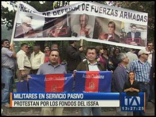 Militares en servicio pasivo protestas por los fondos del Issfa