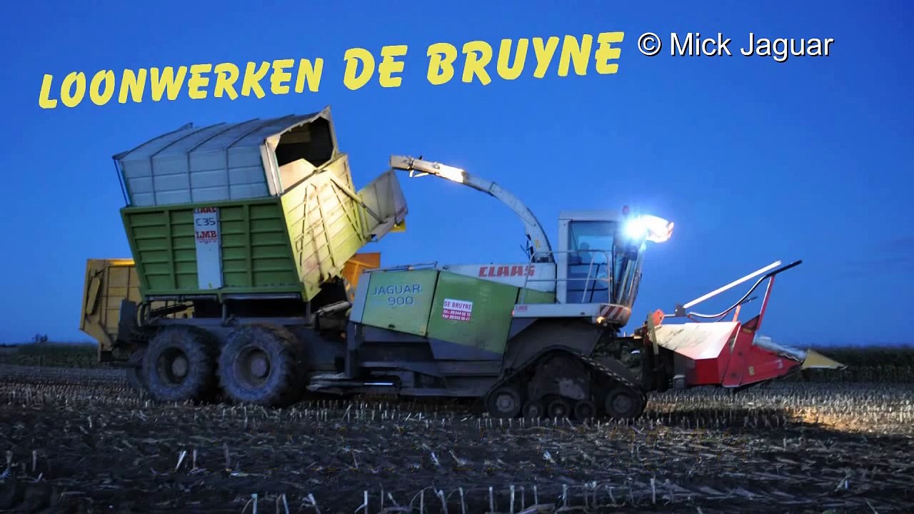 Claas Jaguar 900 FS on tracks @ night Loonwerken De Bruyne mais 2013