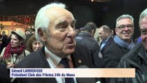 Gérard Larrousse (Club des Pilotes) remet un trophée à Pierre Fillon, Président de l'ACO