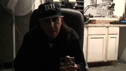 Mike Snody: Crisis Card - Number One Credit Card Knife in the World - Knifemaker Reality
