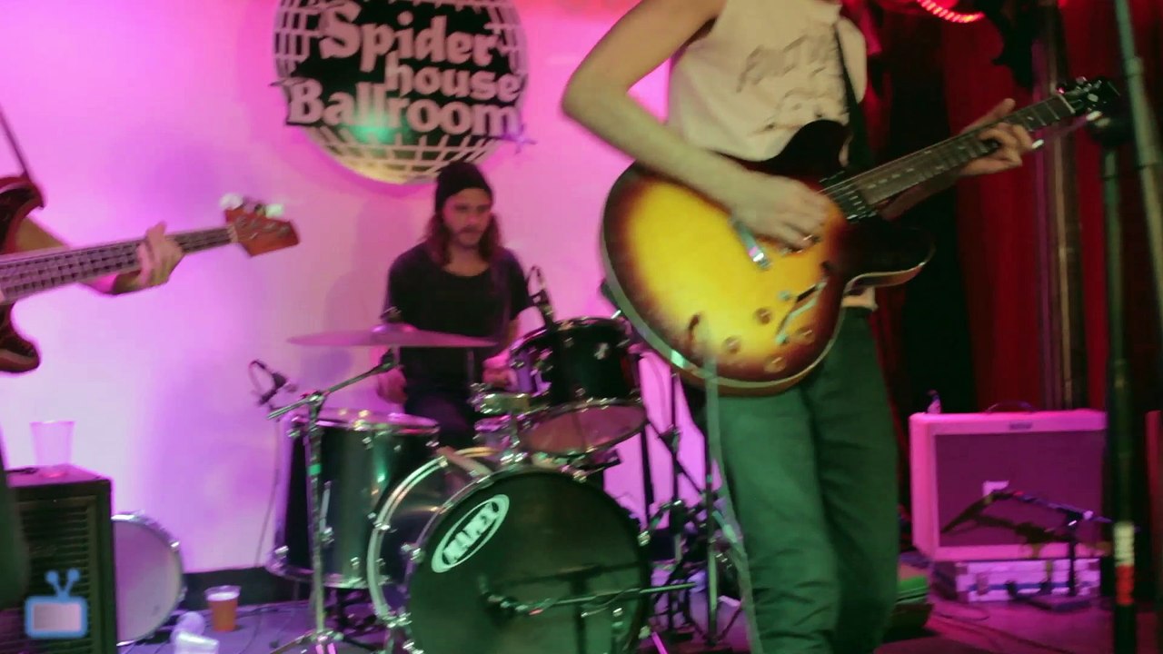 Corners "No Confusion" | Live At Spider House