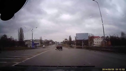 A SOLDADO SE LES QUEDA DE CORBATA (720p)