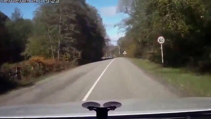 ACCIDENTE COCHE CAE A UN RÍO (720p)