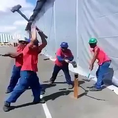 ALBAÑILES SINCRONIZADOS (360p)