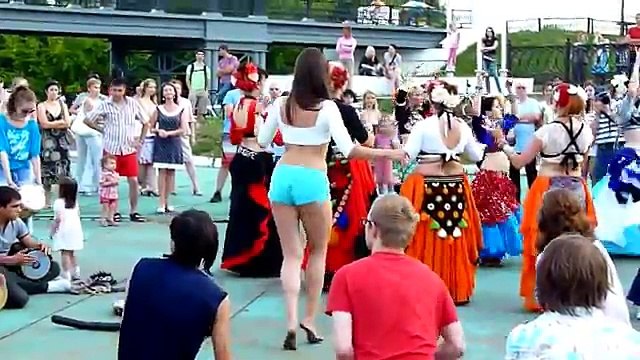 Girl dance, street Dancer (World Music 720p)
