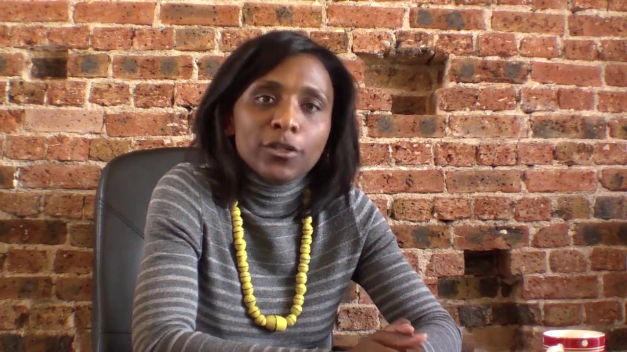 Abouet - Interview de Marguerite Abouet, scénariste de la bd AYA