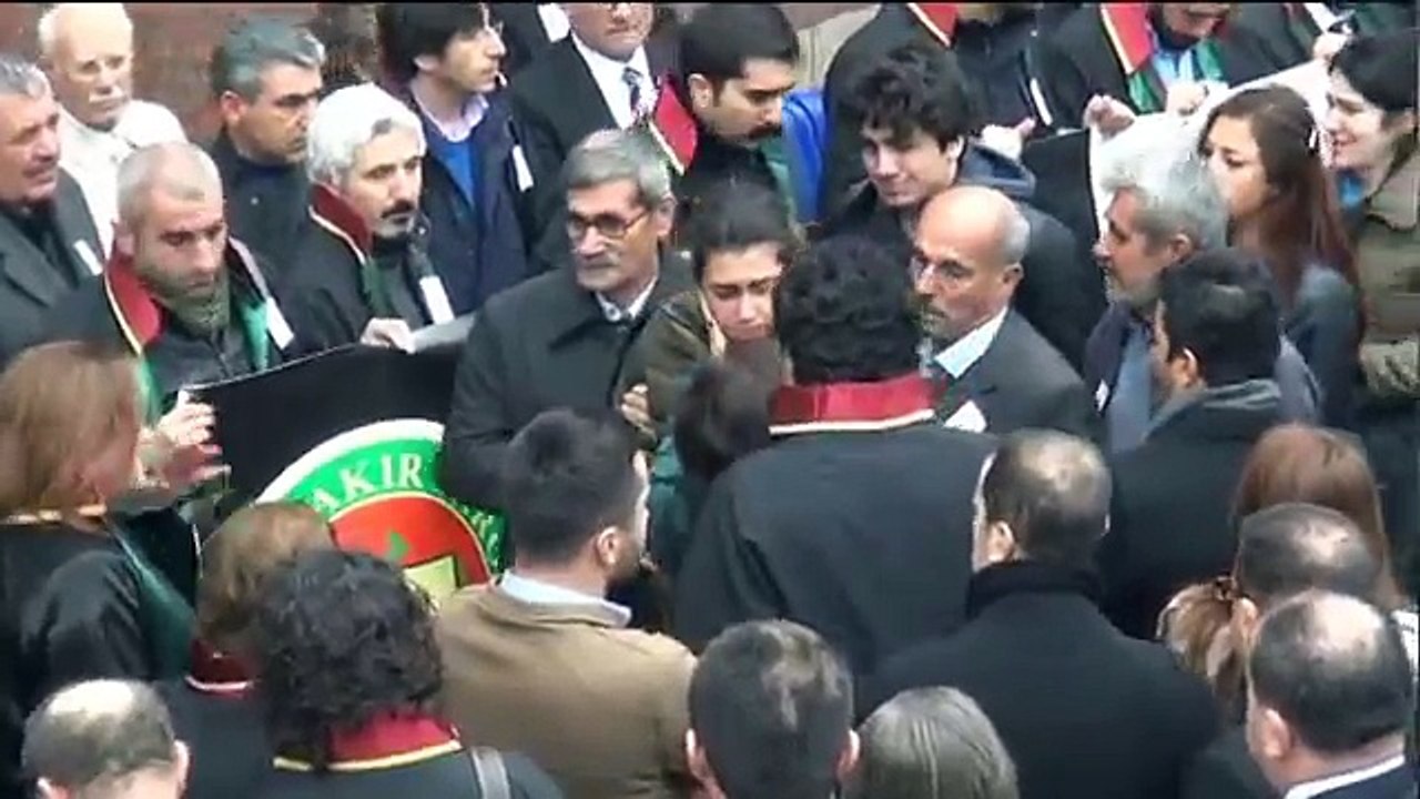 Elçi'nin kızının feryatları yürekleri burktu