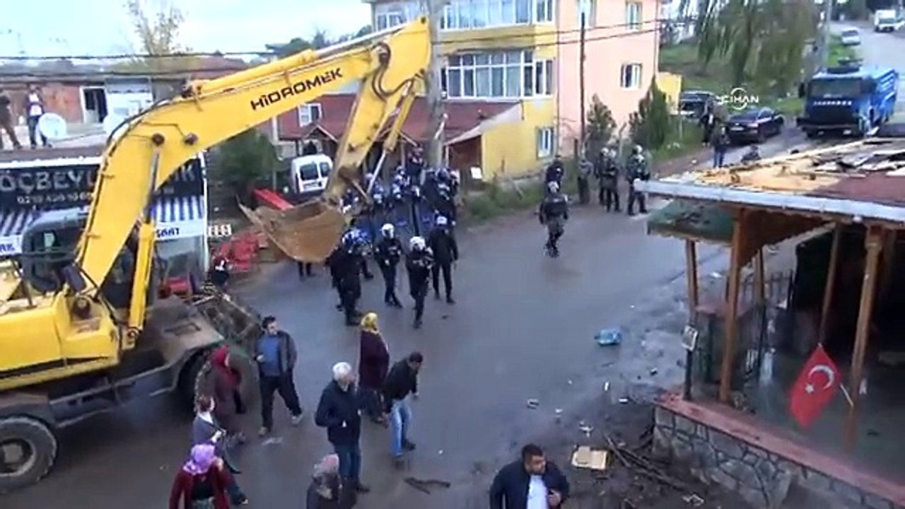 Köydeki restorantta olaylı yıkım