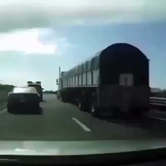 Sonunda Yaptı Yapacağını Bi Bok Yiyeceği