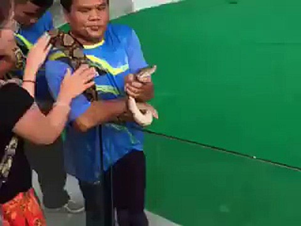 Kiss to snack