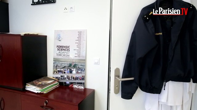 Xavier Deluc visite le pôle judiciaire scientifique de la Gendarmerie à Pontoise.