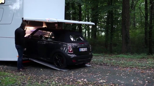 Présentation d'un camping-car de luxe