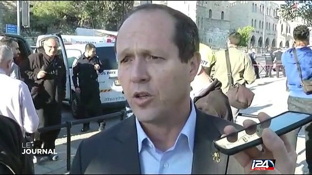 La vague de terrorisme en Israël s'amplifie et Abbas reçoit la famille des terroristes de l'attentat d'hier