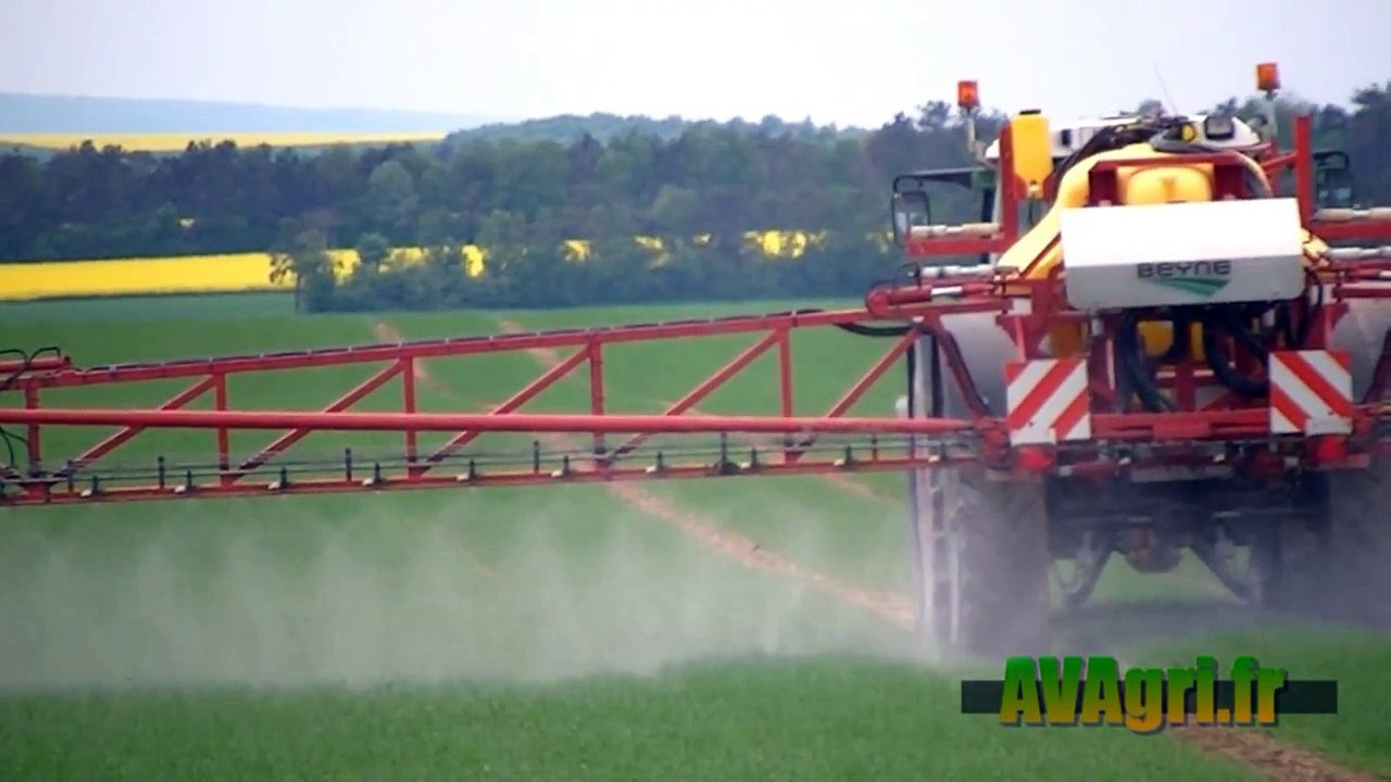 BEYNE Python de 42m à la pulvérisation de lorge sur un FENDT 714 en 2013