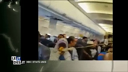 Un avion continue de voler alors qu'une bombe vient de faire un trou dans l'appareil - Regardez