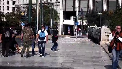 Atina'da çiftçiler polisle çatıştı