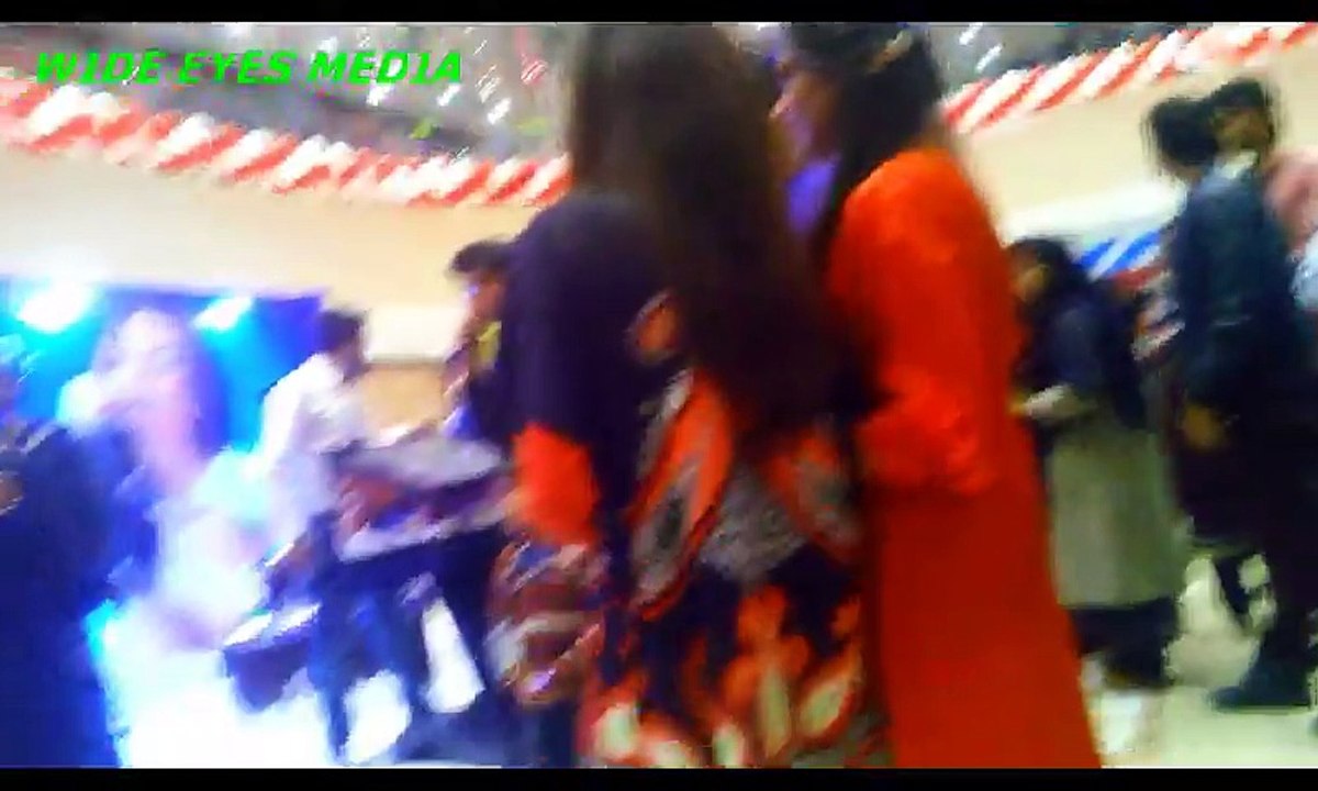 Paki Girls fun on Valentines Day Lahore