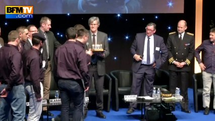 Des agriculteurs se déshabillent devant Stéphane Le Foll pour son anniversaire