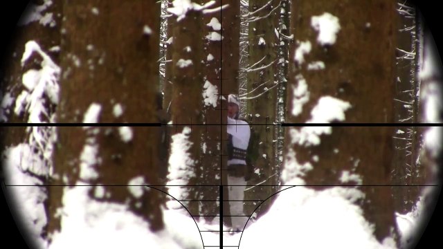 Une partie de airsoft dans la neige avec des snipers