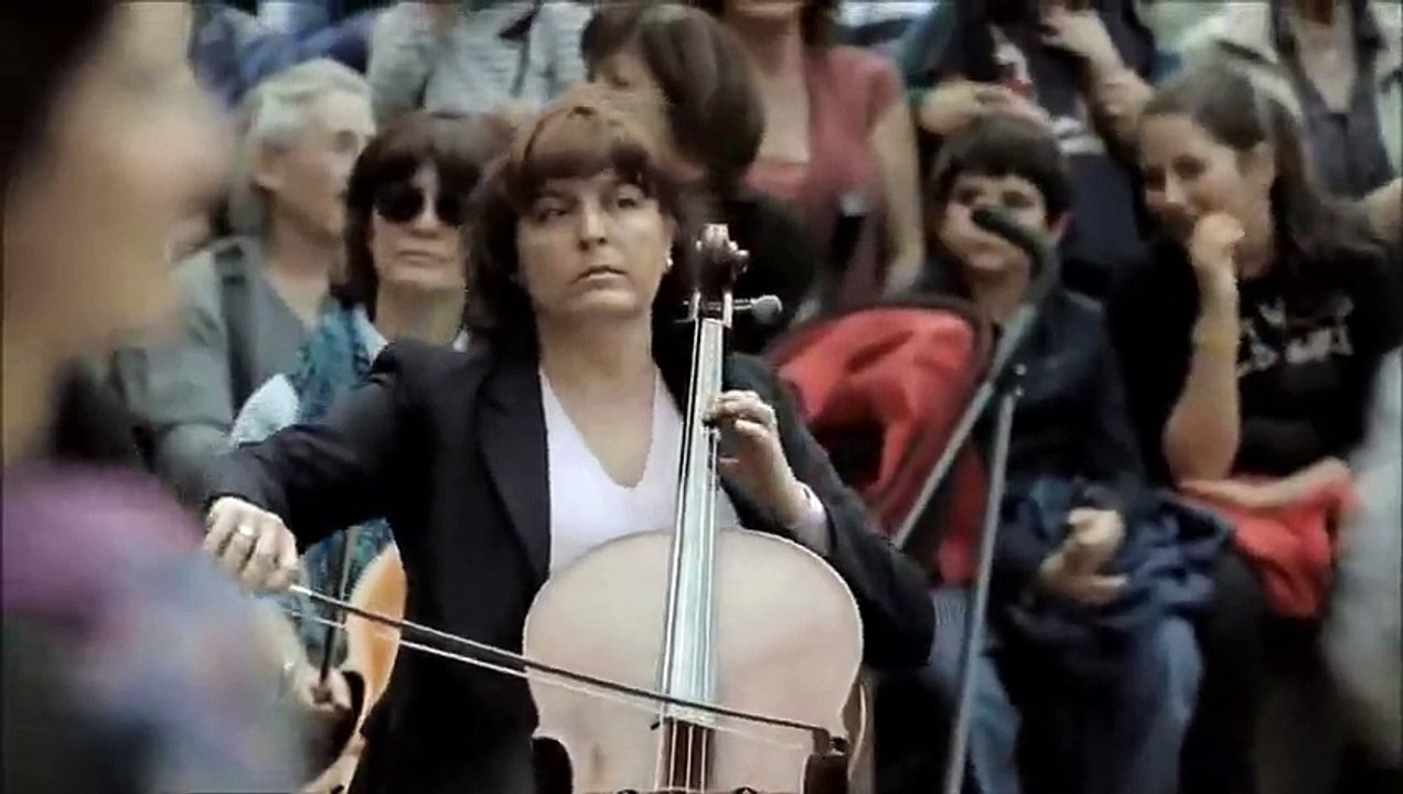 'Hymne à la joie ' 9 ème Symphonie  L.V. Beethoven, Un musicien commence et la magie opère .....