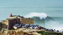 Jason Polakow est le premier windsurfeur à rider Nazaré