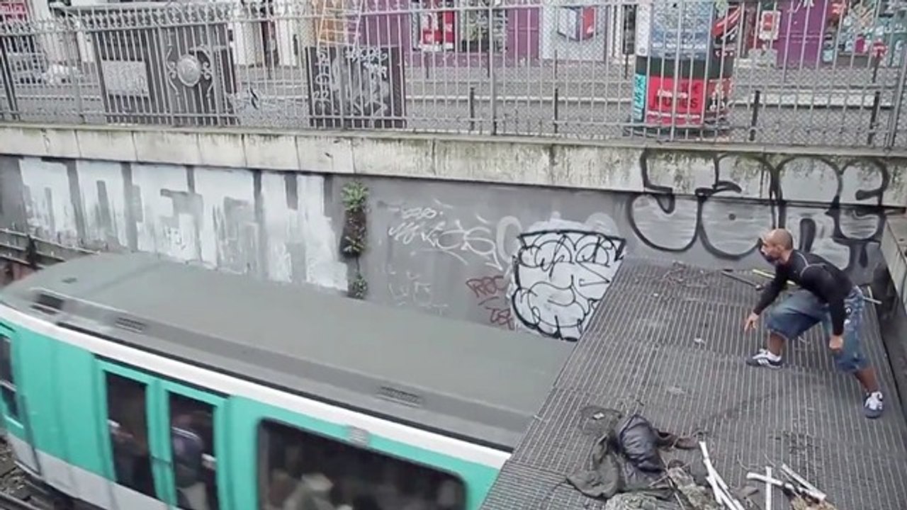 Buzz : il se jette sur un metro en pleine vitesse